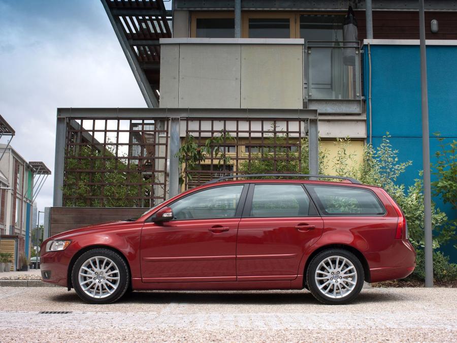  Volvo V50 D2 2010 года  (UK) (фото 8 из 12)